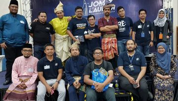 Antara ahli jawatan kuasa daripada JOMWEB, NEF dan TM:RE Antara ahli jawatan kuasa daripada JOMWEB, NEF dan TM:RE